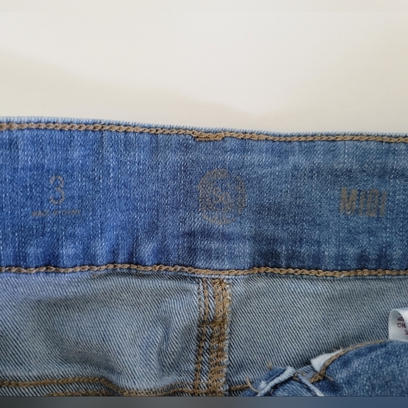 SO Light Blue Wash Midi Distressed Cuffed Jean Shorts - Picture 7 of 9